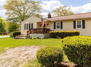 118 Deepwood Dr, Waterbury, CT 06708