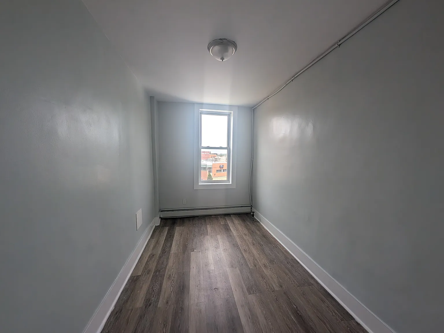 4 bed, 1.5 bath, 1100 sqft, $2,395 — Photo 4