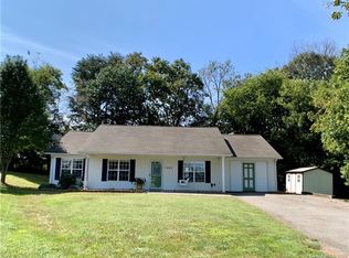 1462 Clear Creek Ln, Newton, NC 28658