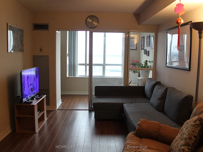 7 Bishop Ave #304 — Photo 15