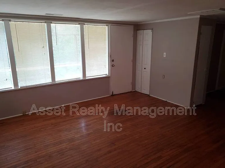 126 Wellington Cir — Photo 5