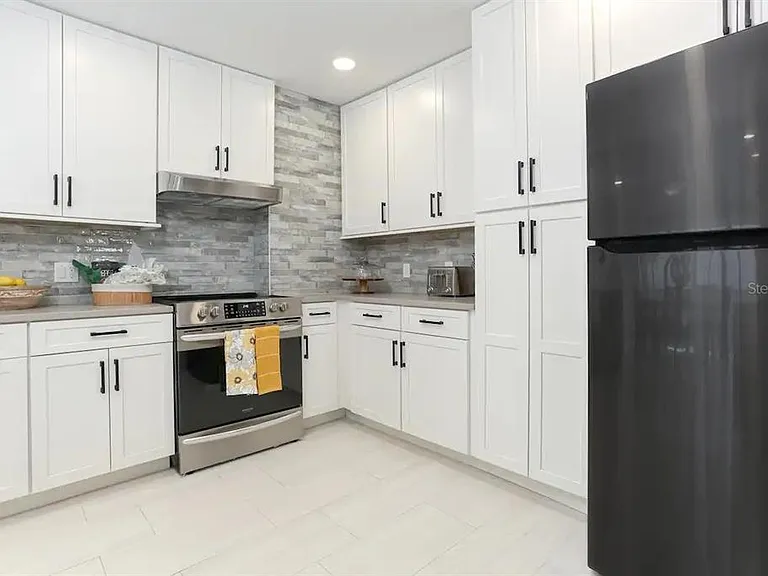 4014 W Palmira Ave — Photo 12