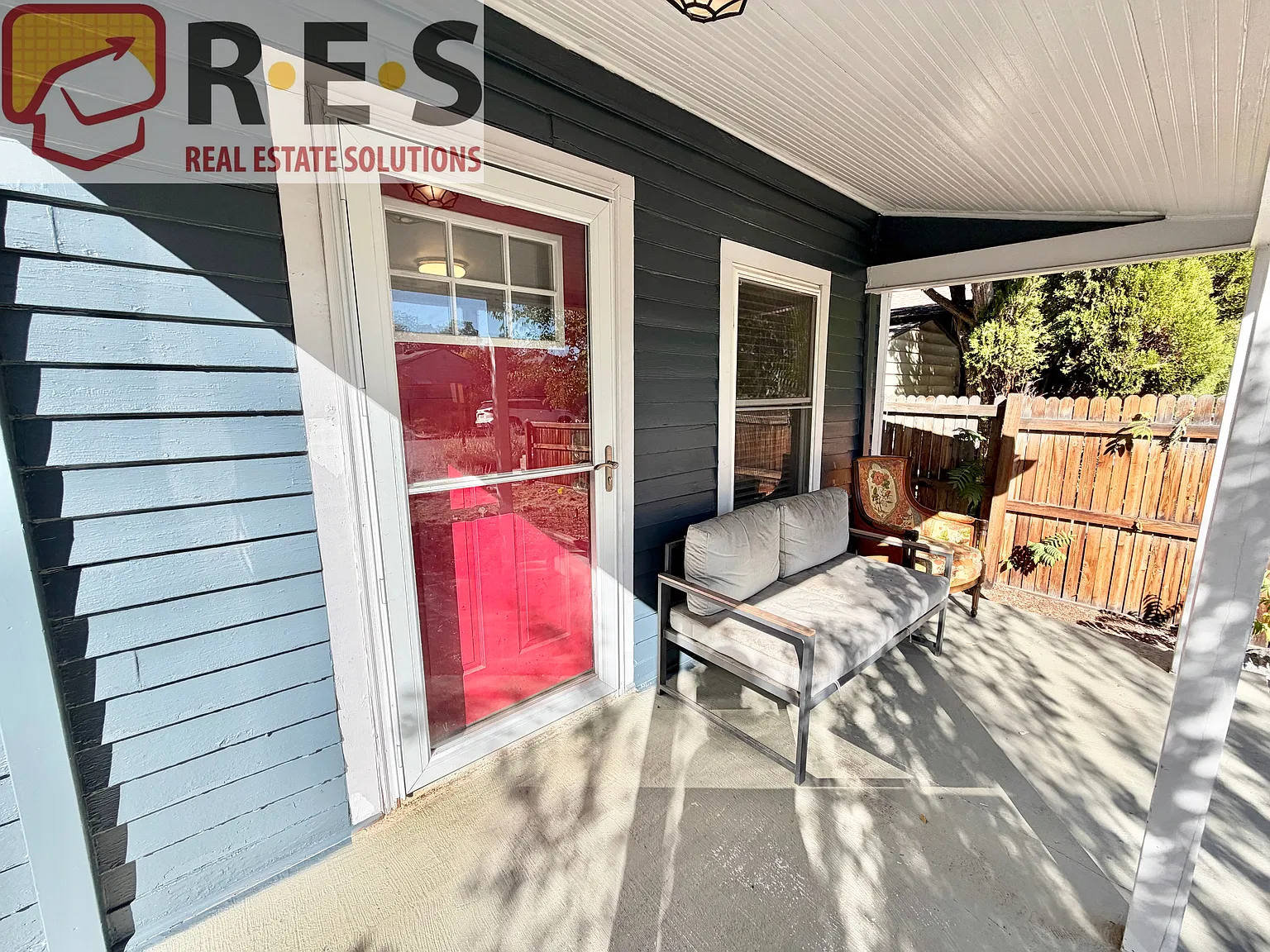 2 bed, 849 sqft, $2,370 — Photo 2