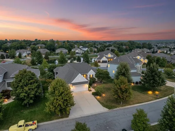 15812 Howe St, Overland Park, KS 66224