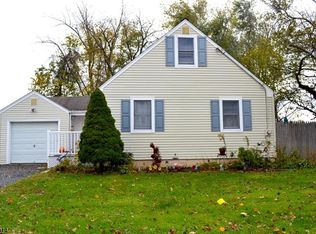 7 Koehler Dr, South Bound Brook, NJ 08880