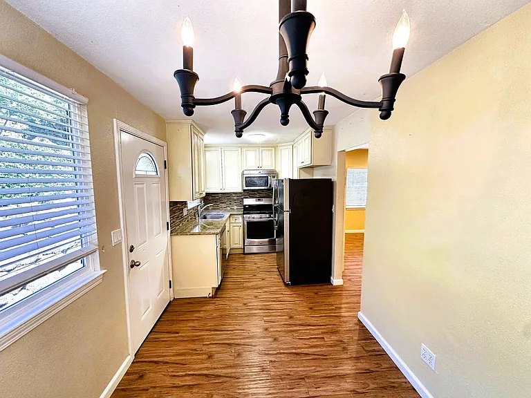 17353 Park Ave — Photo 6