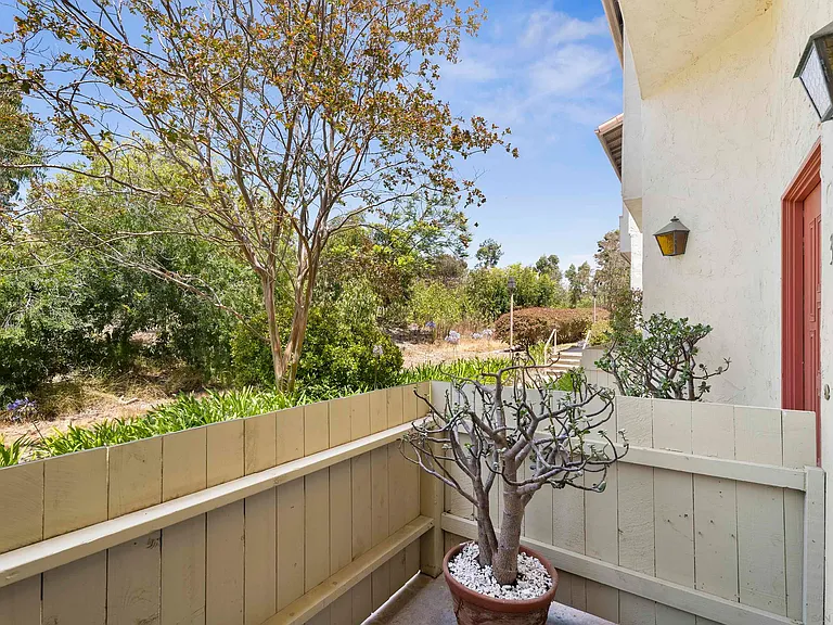 3878 La Jolla Village Dr — Photo 6