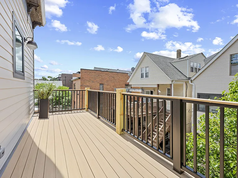 PRIVATE 2ND FLOOR DECK OVERLOOKING YARD