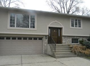 6719 Briargate Dr, Downers Grove, IL 60516