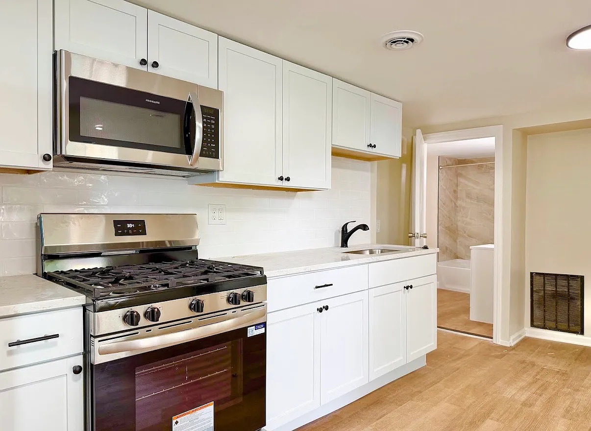1 bed, 900 sqft, $1,100 — Photo 2