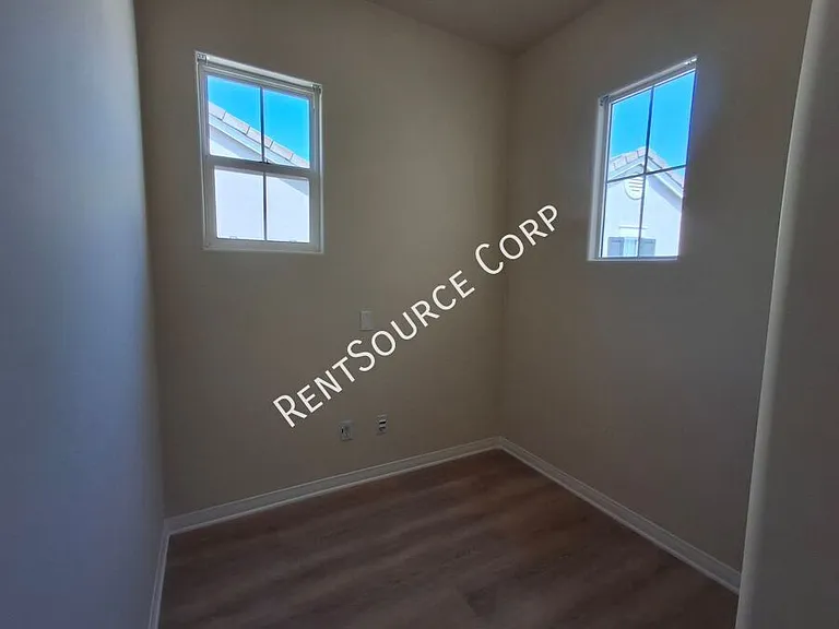 24310 Las Palmas St — Photo 45