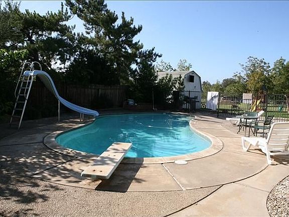 2nd image of 2147 Carol Ln