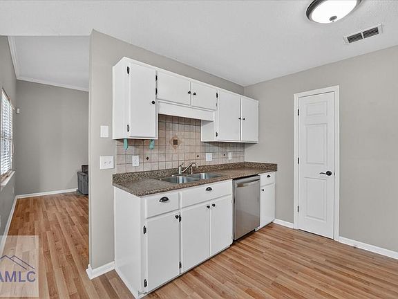 5th image of 2113 Walberg Dr