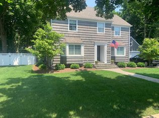 826 Stratfield Rd, Fairfield, CT 06825