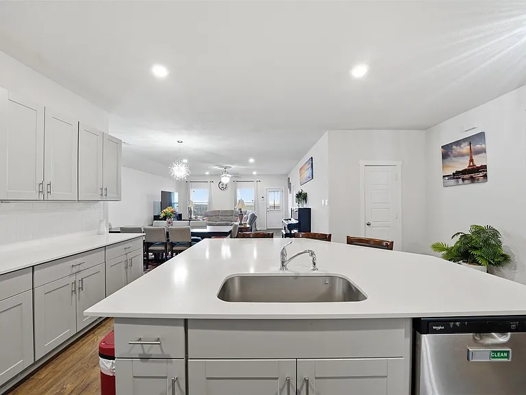 318 Merriman Rd — Photo 11