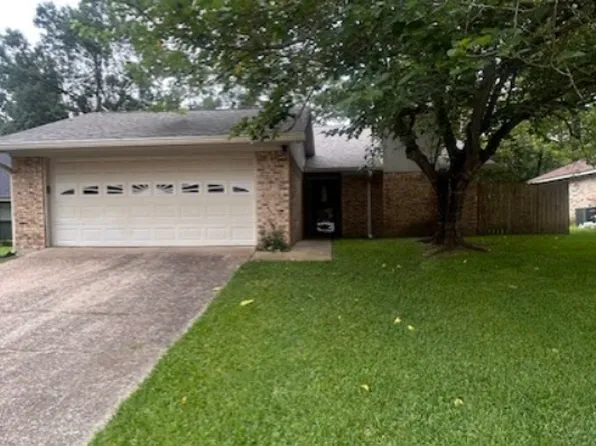 106 Forest Creek Dr, Lufkin, TX 75901