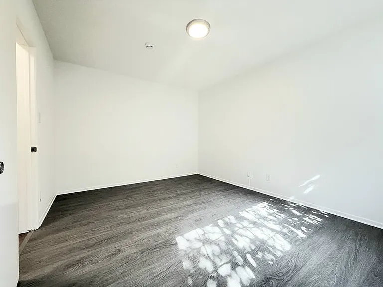 10565 Camarillo St — Photo 12