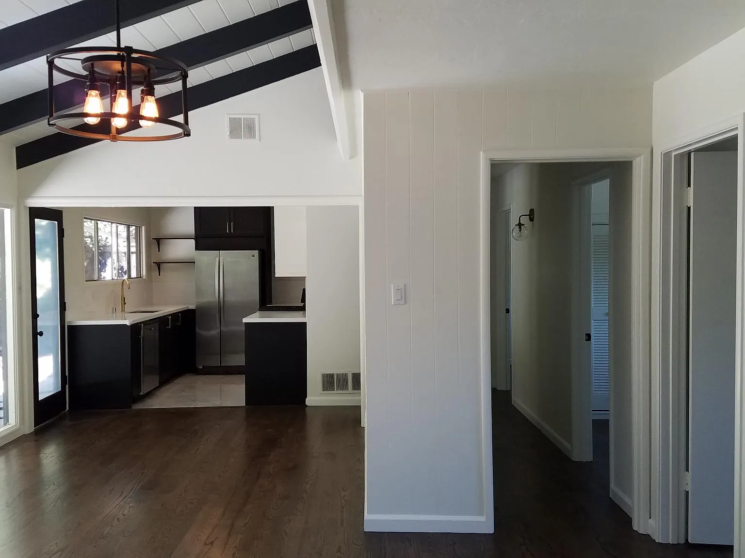 185 Blackfield Dr — Photo 2