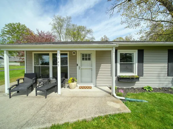 5541 Pleasant Valley Rd, Manitou Beach, MI 49253