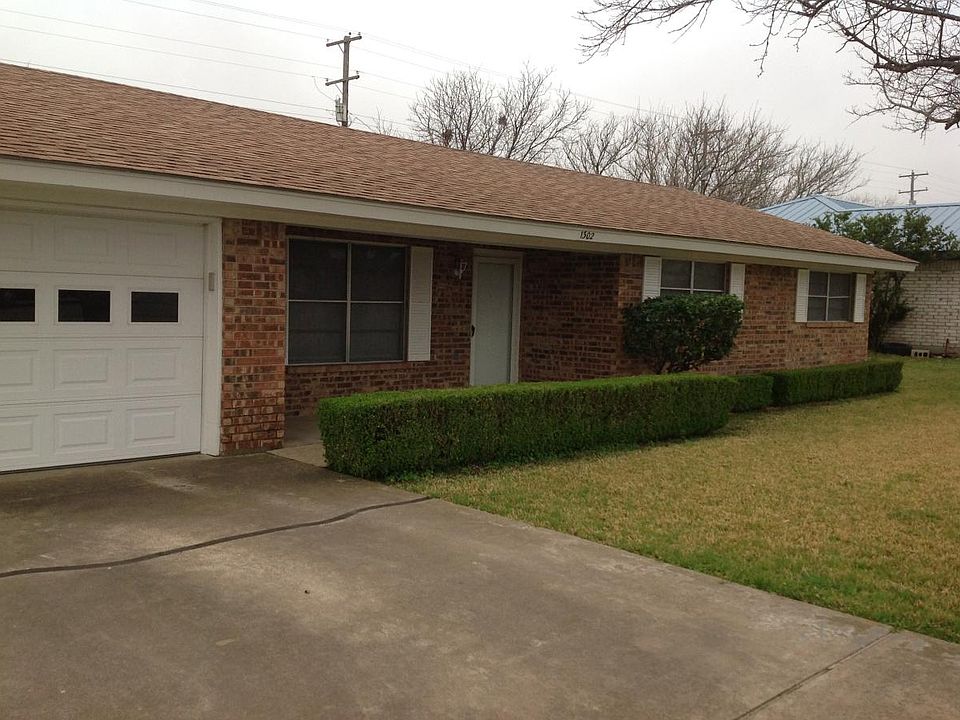 Nice 3-1-1 brick home
