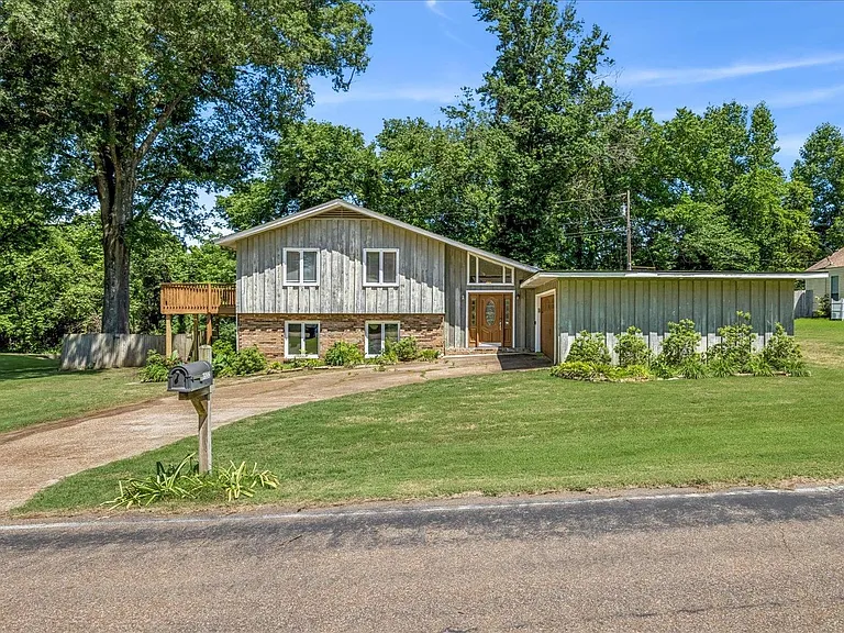 1532 Christine Cv — Photo 1