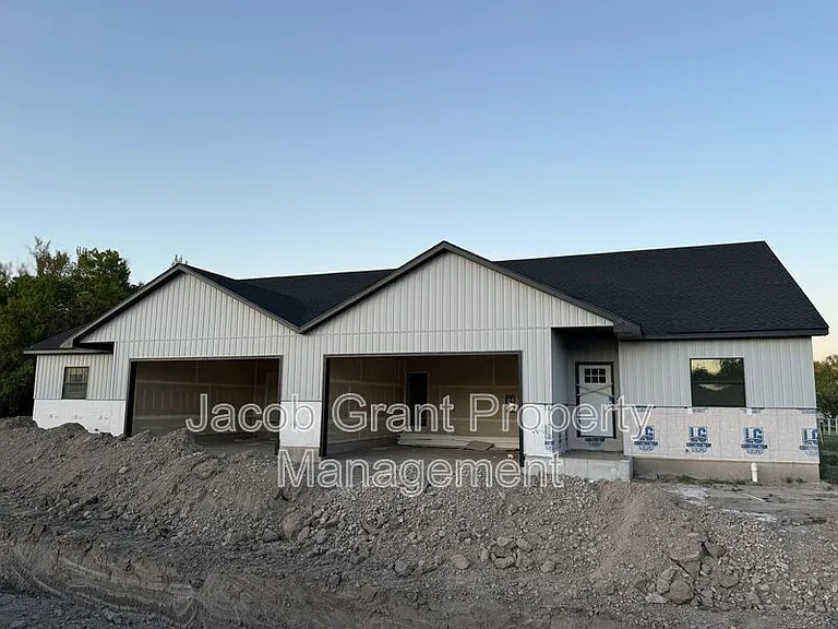 654 N 3511 E #1 — Photo 2