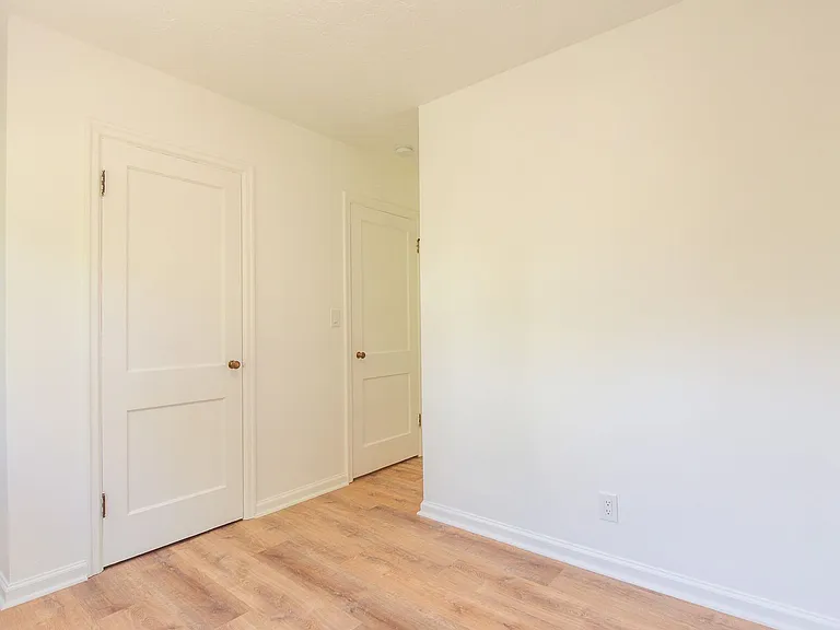 4831-4841 E Burnside St — Photo 22