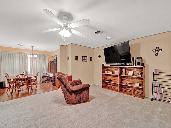 4th image of 110 Bailey Jo Dr S