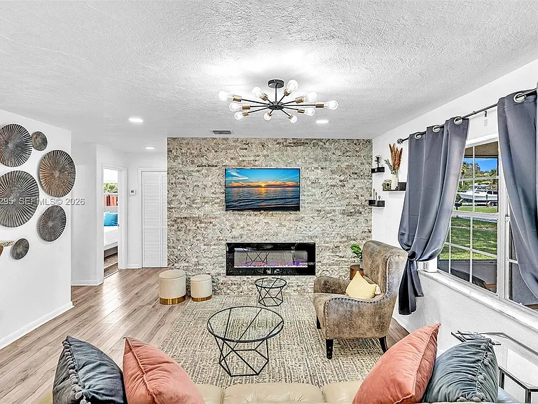 4633 SW 28th Ave — Photo 9