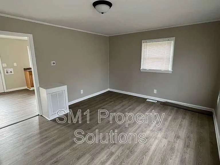 702 Ross Ave — Photo 2