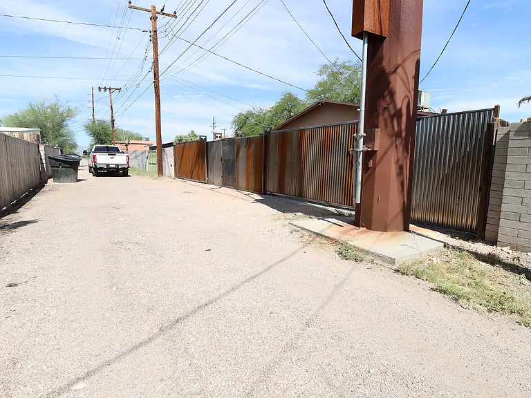 1020 E Silver St — Photo 6