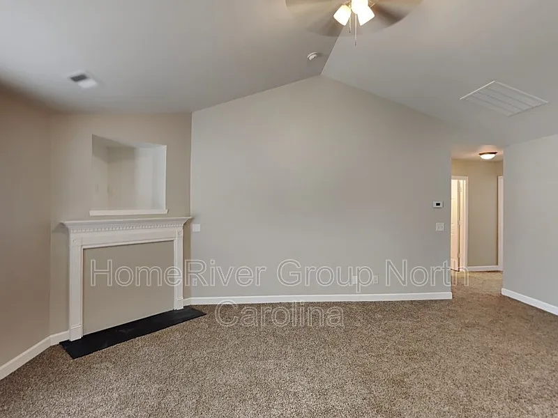 3 bed, 2.0 bath, 1238 sqft, $1,710 — Photo 2