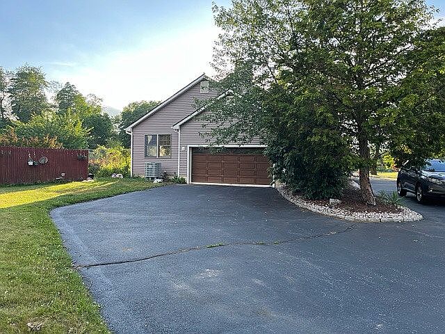 2nd image of 41 Ireland Brook Dr