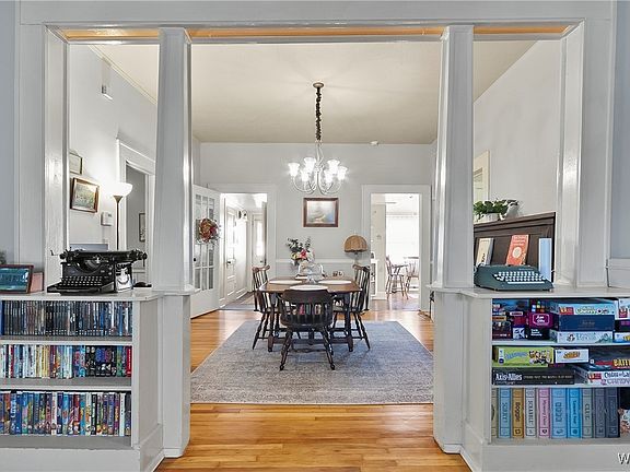 3rd image of 407 1st St N