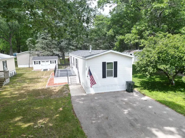 2401 Oak St, Twin Lake, MI 49457
