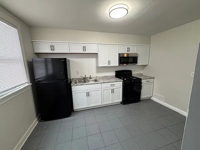 3 bed, 1100 sqft, $1,350 — Photo 3