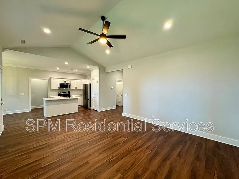 1121 Echo Dr NE — Photo 6