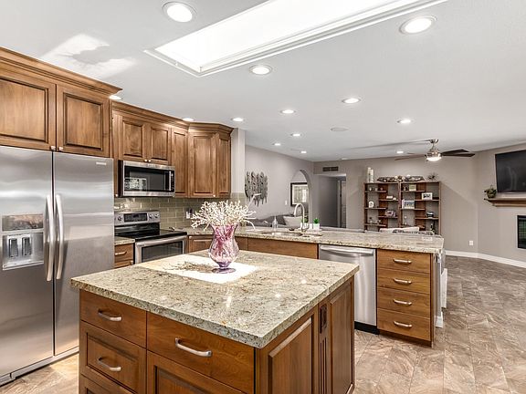 2nd image of 5849 E Voltaire Ave