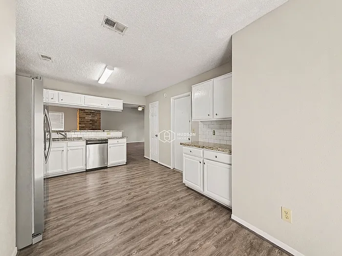 9415 Wallingham Dr — Photo 10