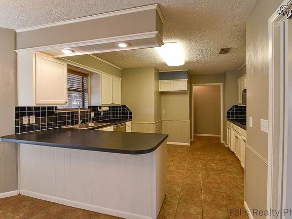 5th image of 3008 Cromwell Ave