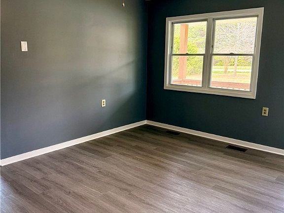 3rd image of 16404 Old Cryors Rd