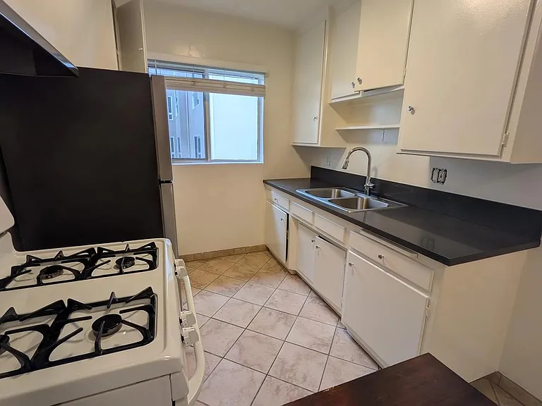 7261 Franklin Ave #10 — Photo 8