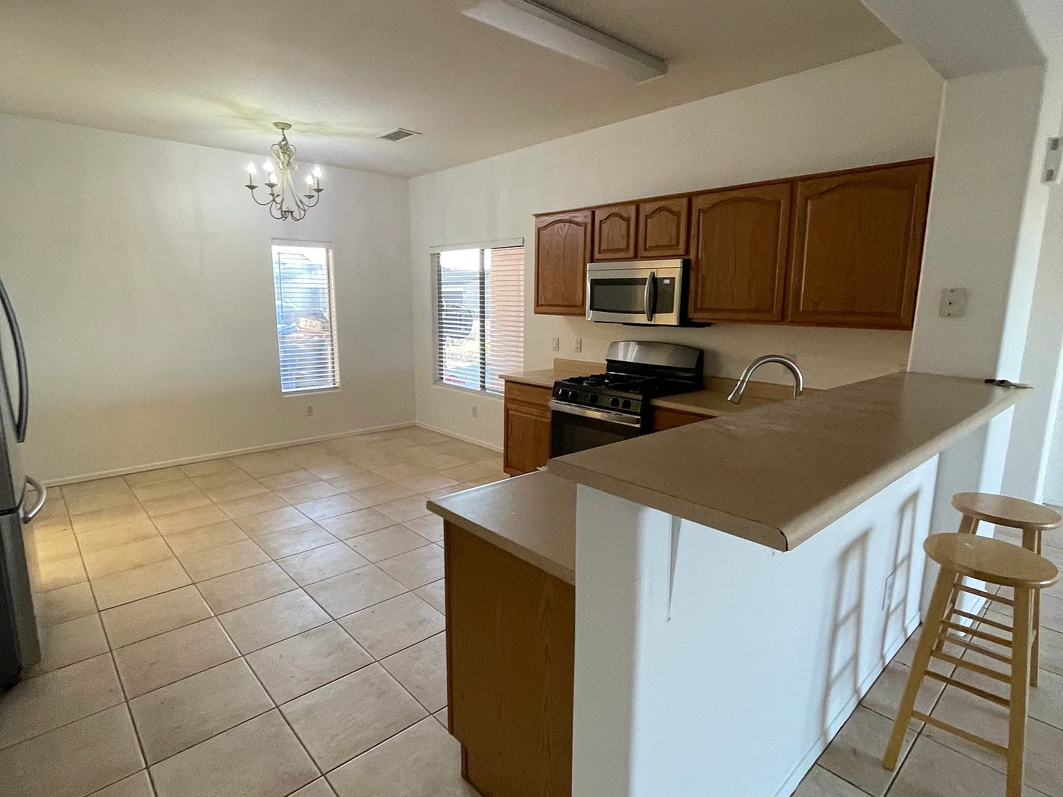 3 bed, 1597 sqft, $1,975 — Photo 2