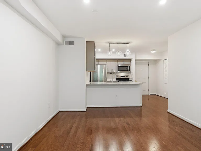 1029 N Stuart St #216 — Photo 10