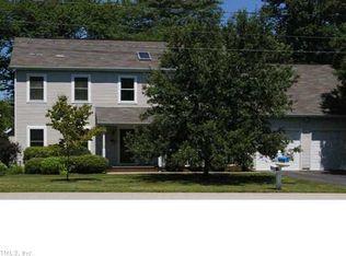 2 Barrett Dr, Niantic, CT 06357