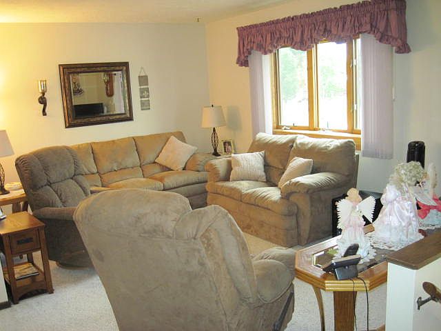 2nd image of 433 3rd St NE