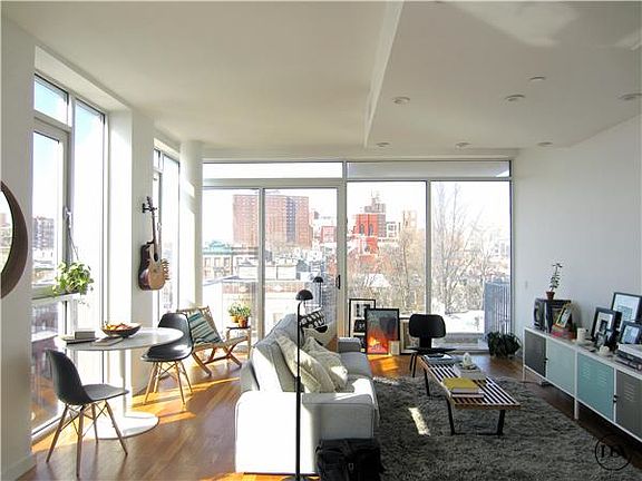 2nd image of 31 Kosciuszko St APT 2B