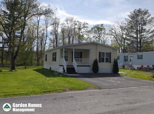 52 Edgewood Dr, Selkirk, NY 12158