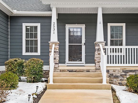 3rd image of 2531 Hermitage Rd