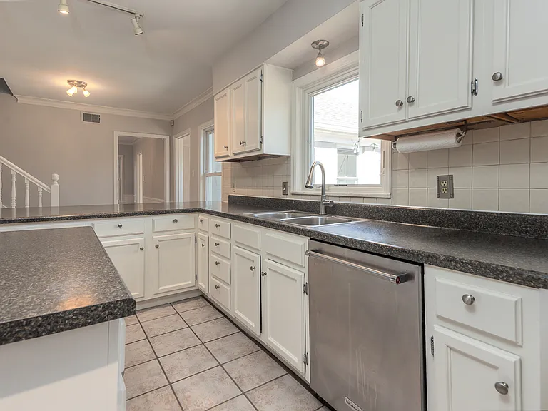 500 Colonial Rd — Photo 7